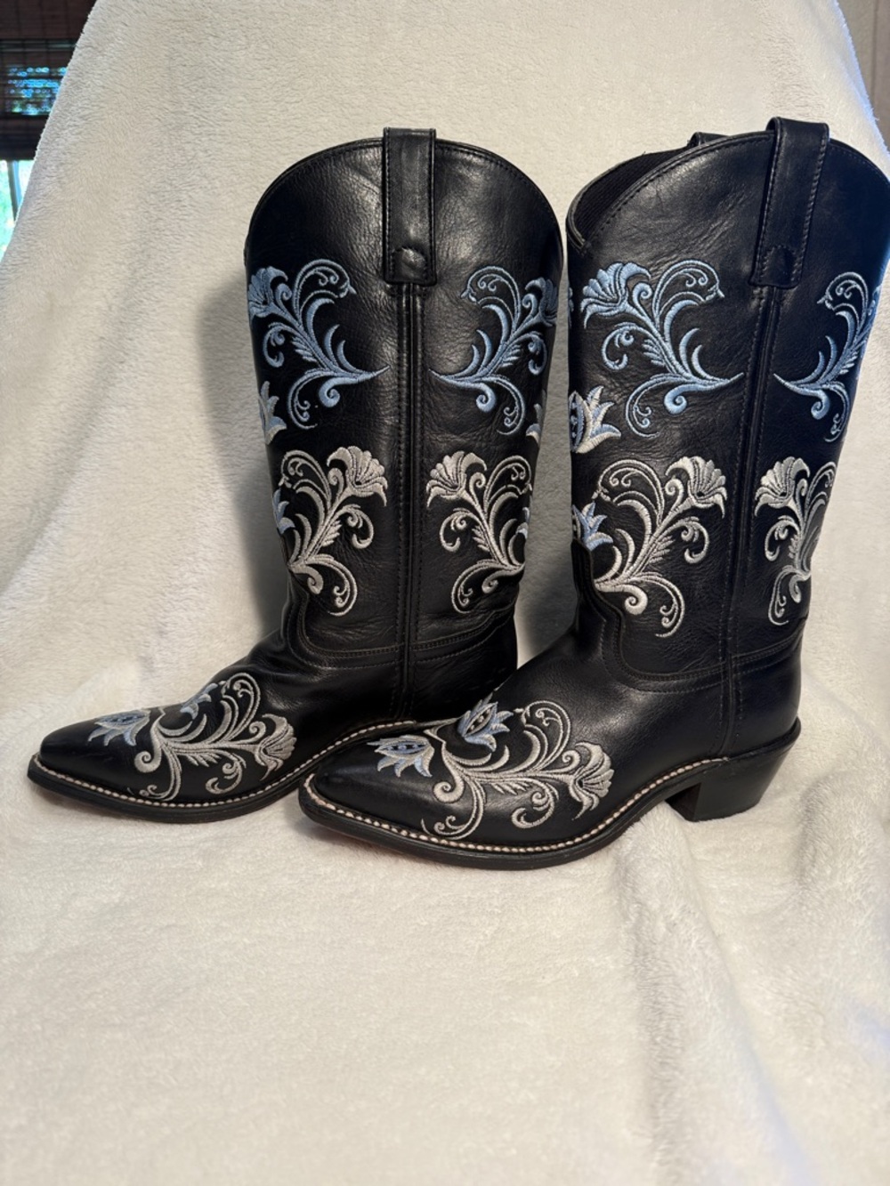 Abilene Boot Co. Black Leather Cowboy Boots with White & Light Blue Embroidery!